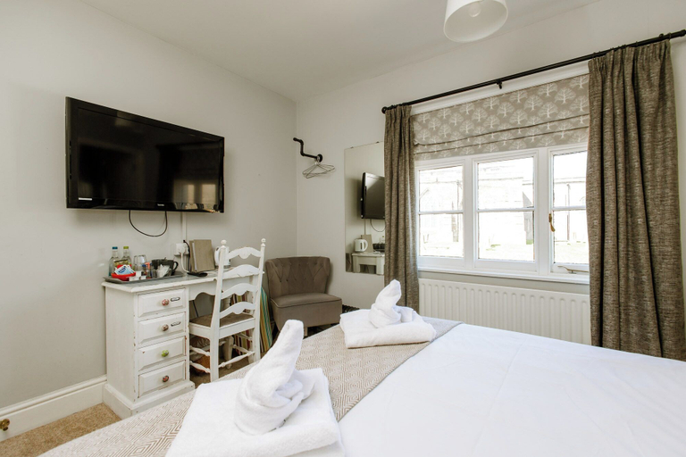 Bedroom 4, The Sun Inn, Oxfordshire