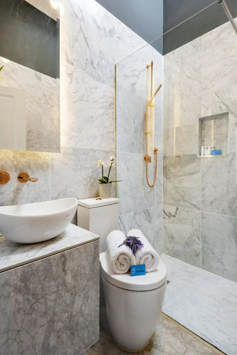 Bathroom 4, Bright 1BR + Balcony by Hyde Park, London