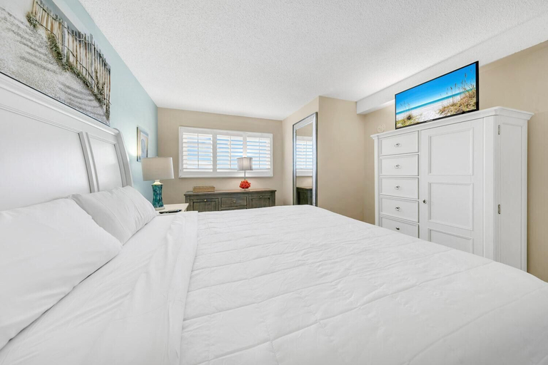 Bedroom 3, The Summit 1426, Bay