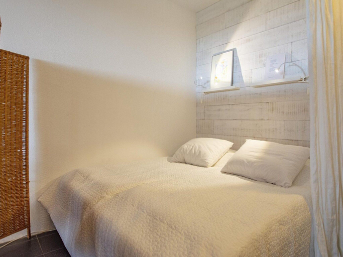 Bedroom 2, Charming Beach Hideaway, Zijpe