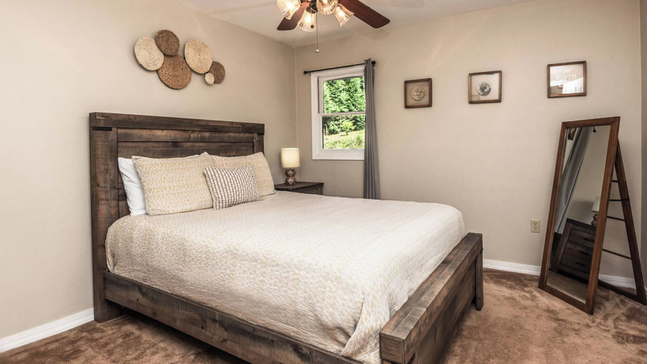 Bedroom 3, Hickory Nut Hideaway by Avantstay Mountain Views, Henderson