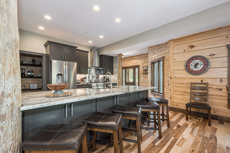 Food & Drinks 5, Away in the Mountains by Taylor Made Deep Creek, Garrett