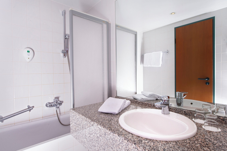 Bathroom 5, Congress Hotel Weimar by Mercure, Weimar