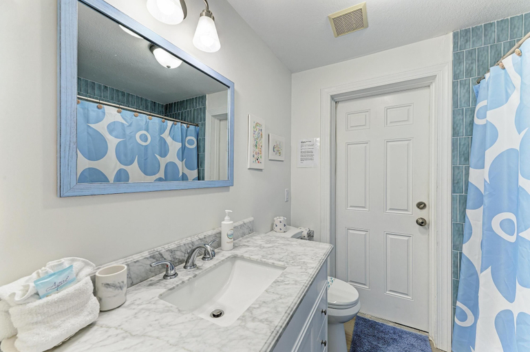 Bathroom 4, Salt Air East managed by Beach Retreats, Manatee