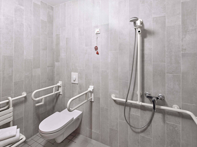 Bathroom 5, B&B HOTEL Köln-Porz, Köln