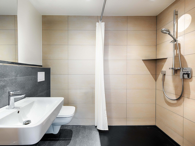 Bathroom 5, B&B Hotel Augsburg-West, Augsburg