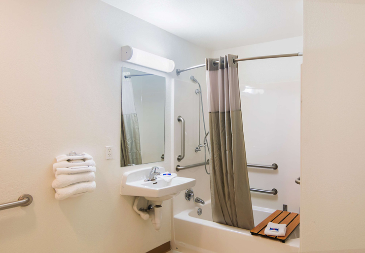 Bathroom 4, Motel 6 Lawton, OK, Comanche