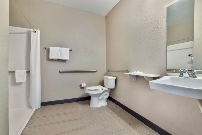 Bathroom 4, Motel 6 Norman, OK, Cleveland