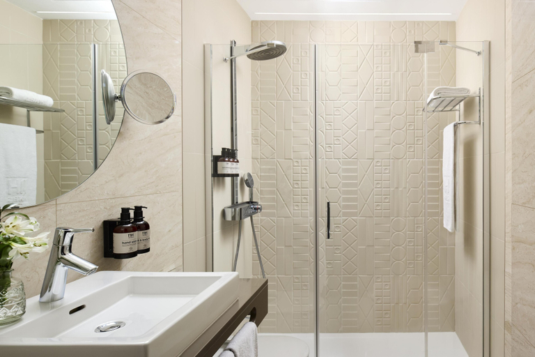 Bathroom 4, NH Avenida Jerez, Cádiz