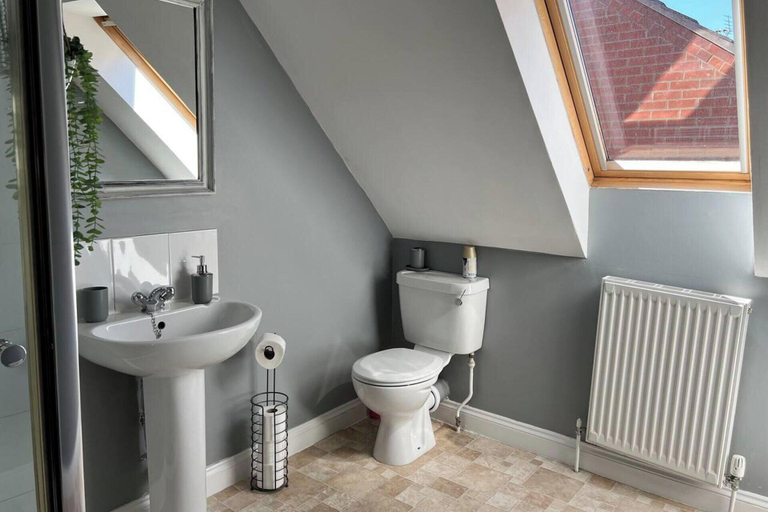 Bathroom 4, 2-bed House - Sleeps 6 - Garden, Parking, Wifi, Lincolnshire