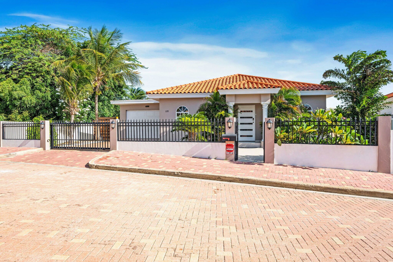 Exterior & Views 2, Rooi Santo 128