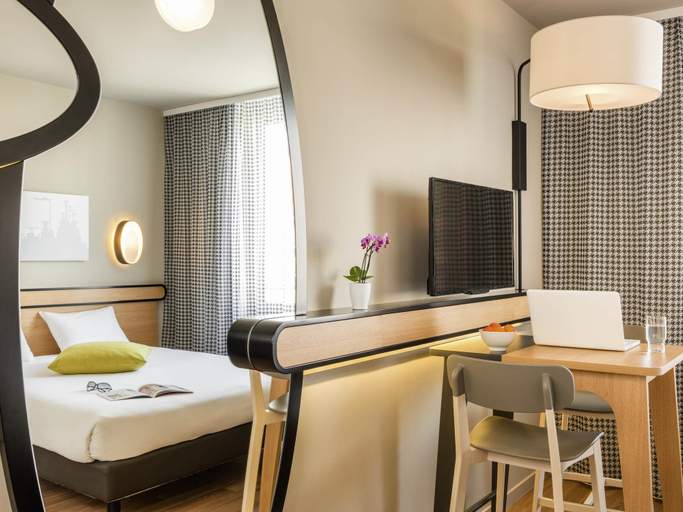 Bedroom 4, Aparthotel Adagio Access Paris Massy Gare TGV, Essonne