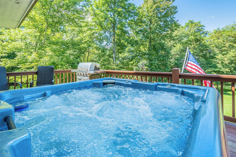 Sport & Beauty, Picture Perfect by Taylor Made Deep Creek, Garrett
