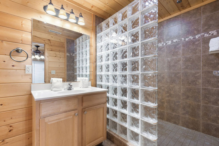 Bathroom 4, Puttin On The Ritz by Jackson Mountain Rentals, Sevier