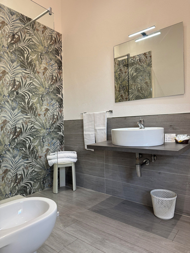 Bathroom 4, Hotel Kristina, Imperia