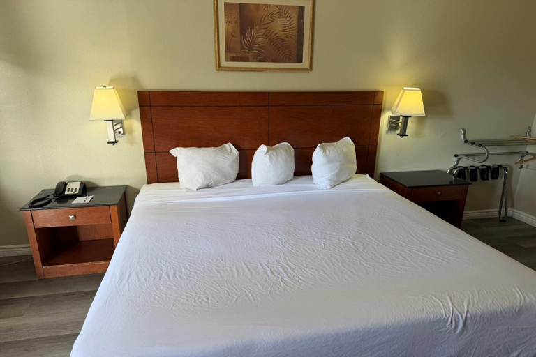Bedroom 2, Travelodge by Wyndham Hemet CA, Riverside