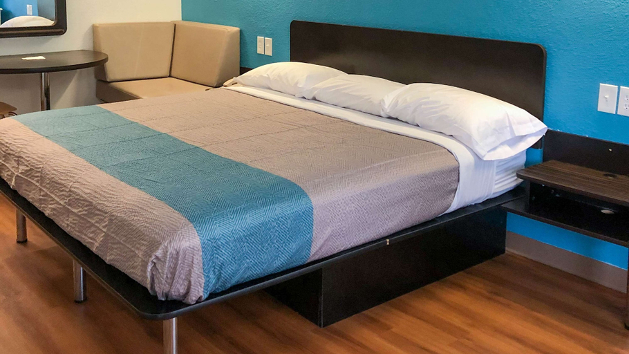 Bedroom 3, Motel 6 Daytona Beach, FL - Speedway, Volusia