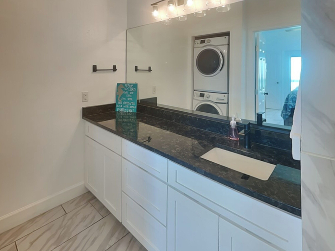 Bathroom 4, Copano Delight by Miss Kitty’s, Aransas