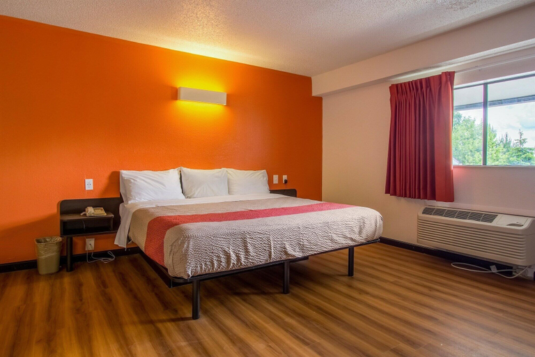 Bedroom 3, Motel 6 Ashland, OH, Ashland