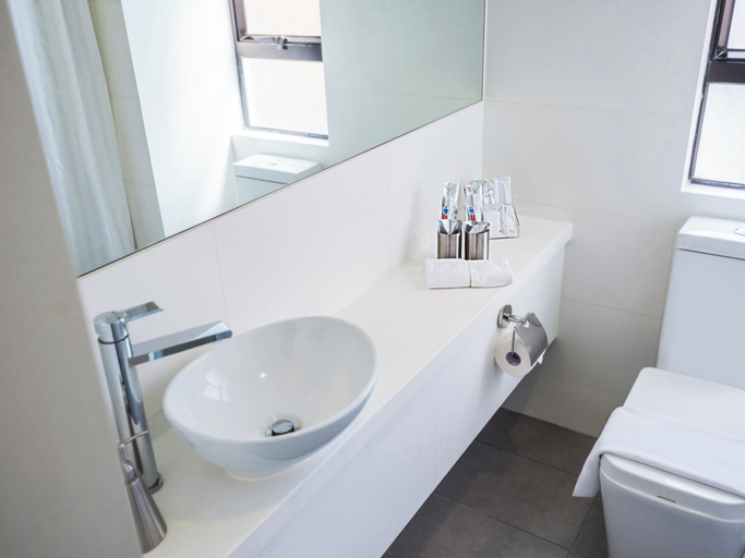 Bathroom 4, Travelodge Kowloon, Kowloon