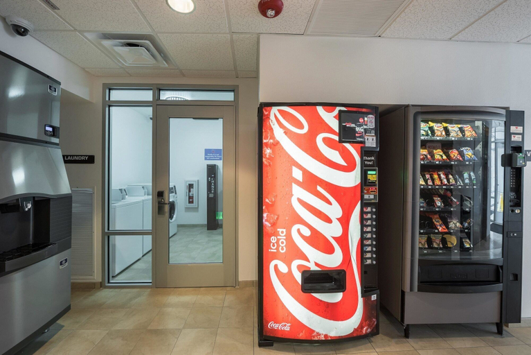 Food & Drinks 5, Studio 6 Mccarran, NV - Sparks - Tahoe - Reno Industrial Center, Storey