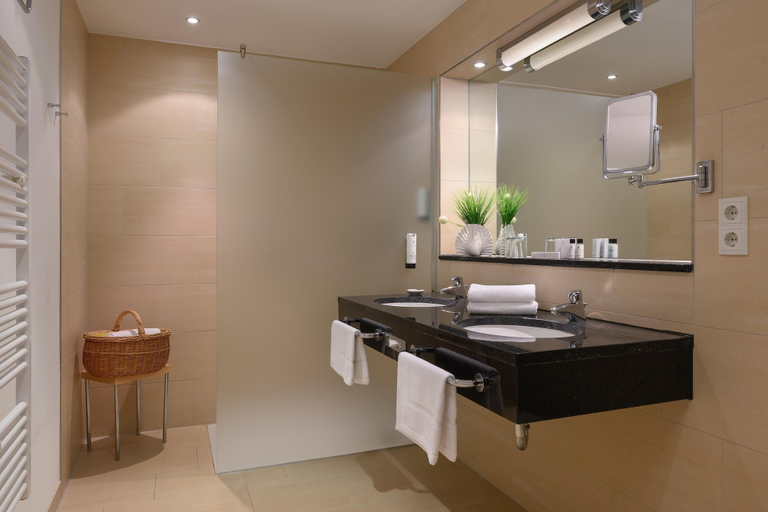 Bathroom 4, IFA Graal-Müritz Hotel, Spa & Tagungen, Rostock