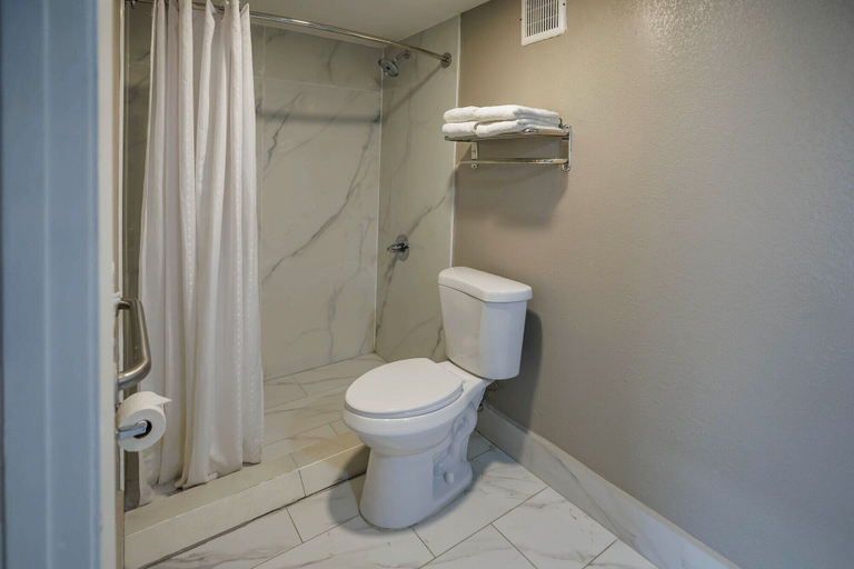 Bathroom 4, Motel 6 Greenwood, MS, Leflore