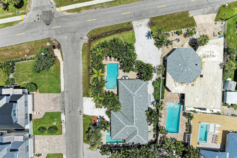 Exterior & Views, Salt Air East managed by Beach Retreats, Manatee