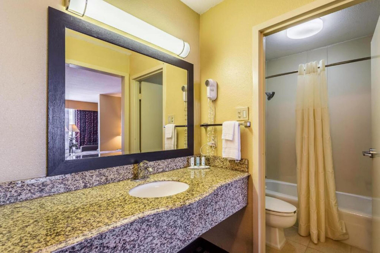 Bathroom 4, Quality Inn & Suites Baton Rouge West – Port Allen, West Baton Rouge
