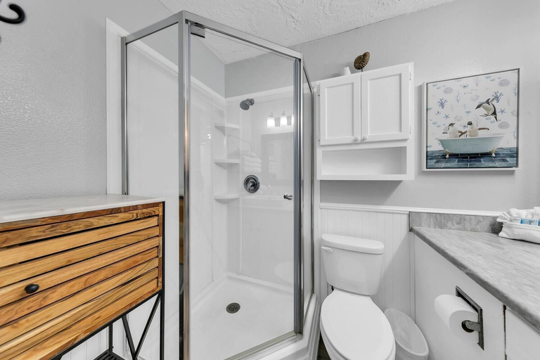 Bathroom 4, Top of the Gulf 811, Bay