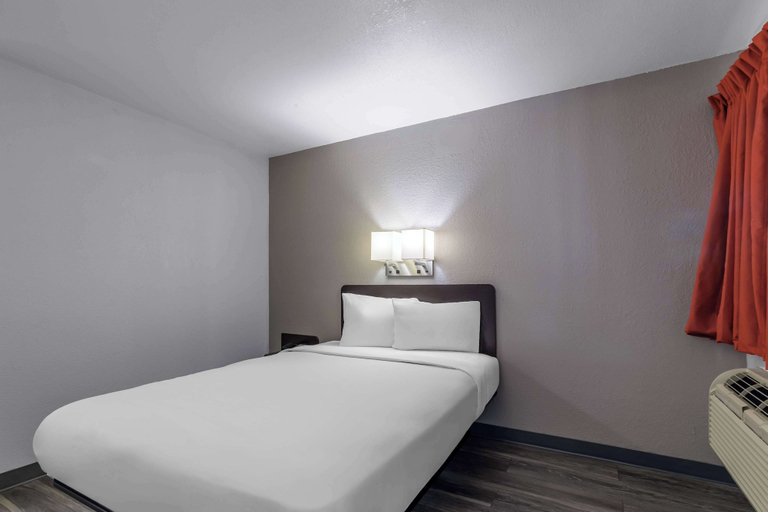 Bedroom 2, Motel 6 Elizabethtown, KY, Hardin