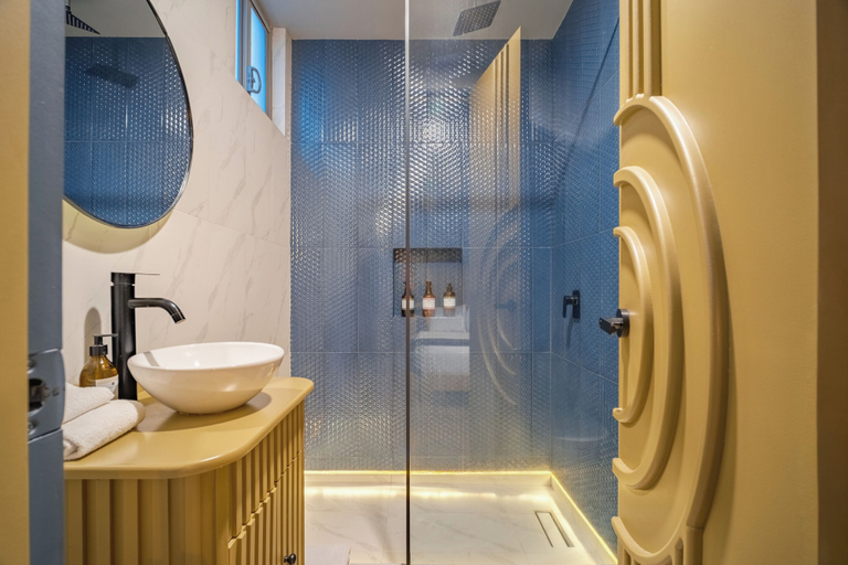 Bathroom 4, Pandora House, Mexico City