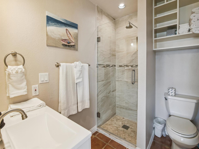 Bathroom 3, Beachside Pearl by Ryson Vacation Rentals, Galveston