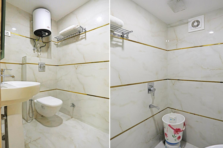 Bathroom 3, Hotel Kuber International - New Delhi Train Station, Delhi
