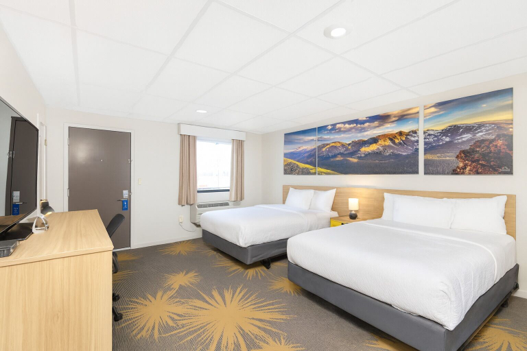 Bedroom 3, Days Inn by Wyndham Wheatland, Platte