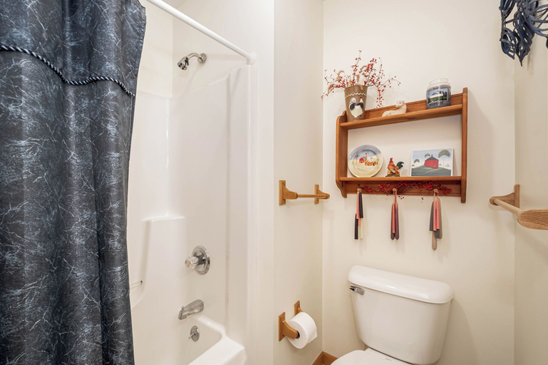 Bathroom 3, Ski Harbor 14 by Taylor Made Deep Creek, Garrett