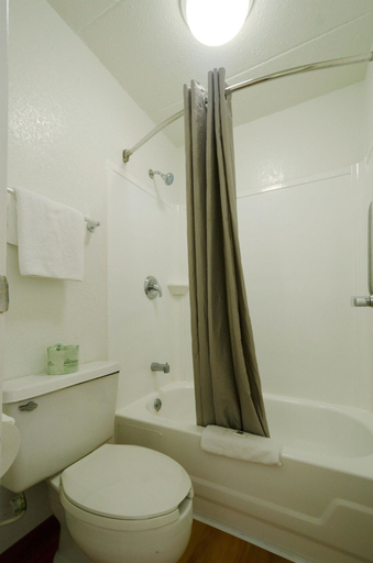 Bathroom 4, Motel 6 Gaithersburg, DC - Washington, Montgomery