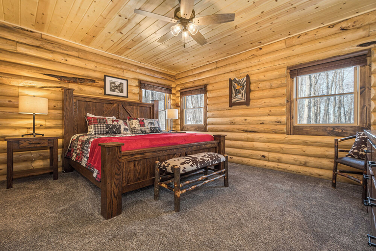 Bedroom 2, Honey Bear Hideaway by Taylor Made Deep Creek, Garrett