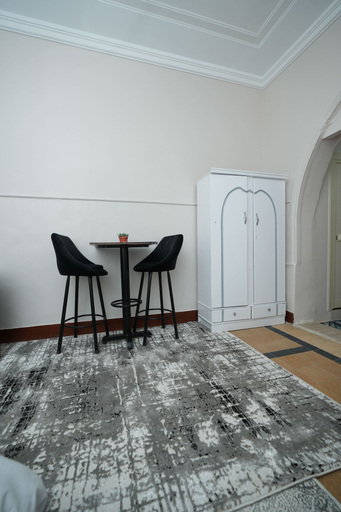 Others 5, Castle Hotel, 'Abdin