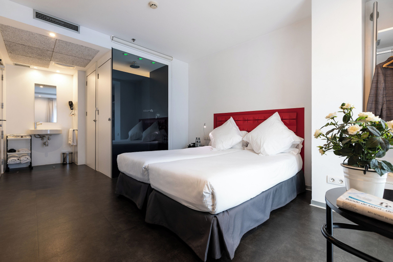 Bedroom 5, Hotel Mayerling, Madrid
