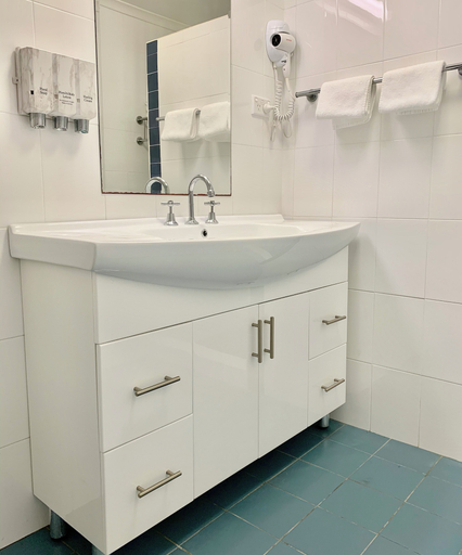 Bathroom 5, Shellharbour Resort, Shellharbour
