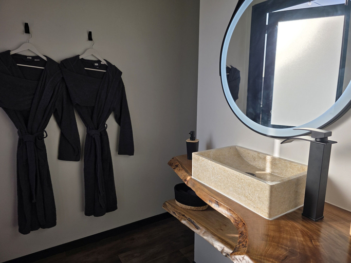 Bathroom, Les Gouttes D'eau, Tarn-et-Garonne