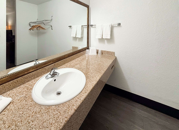 Bathroom 3, Motel 6 Mesa, AZ - Downtown, Maricopa
