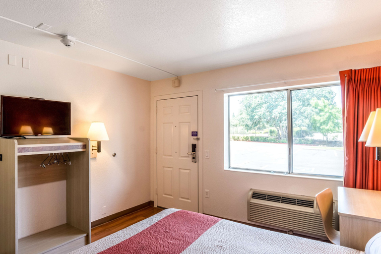 Others 5, Motel 6 Redding, CA - Central, Shasta