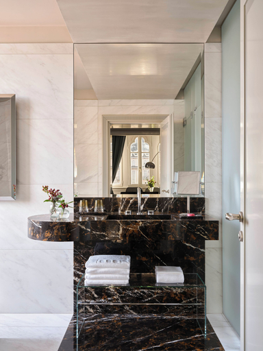 Bathroom 3, Palazzo Venezia, Como