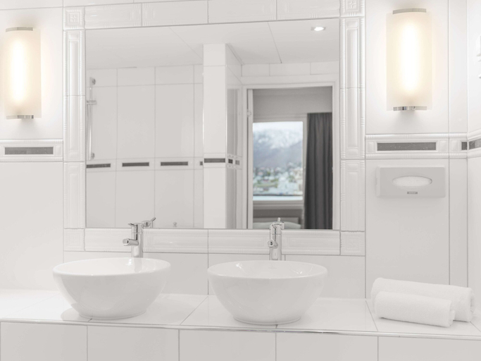 Bathroom 4, Radisson Blu Hotel, Tromso, Tromsø