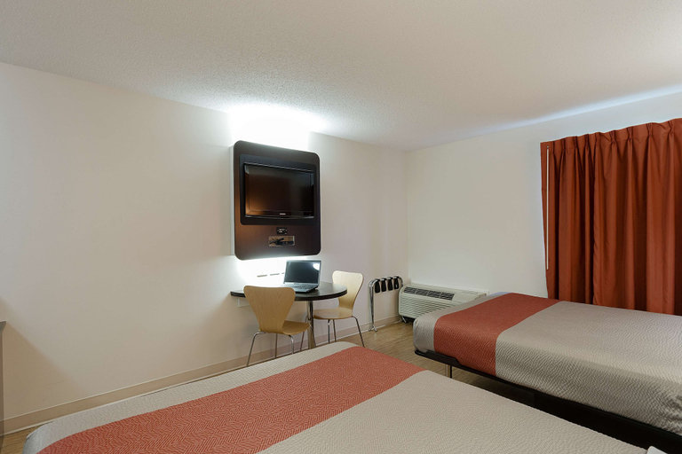 Bedroom 3, Motel 6 Brandon, MB, Division No. 7