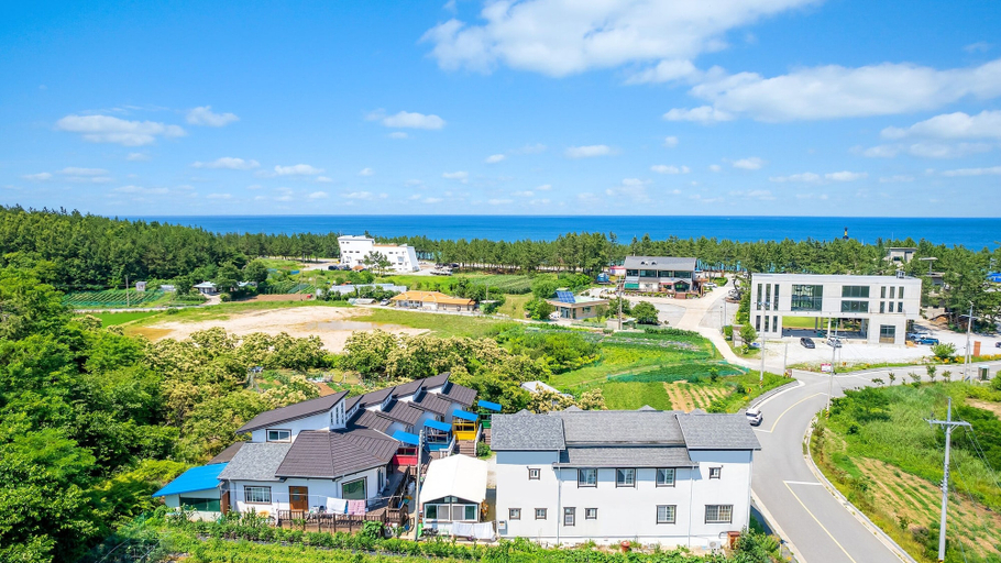 Exterior & Views 2, Gangneng Soowarae Pension, Gangneung
