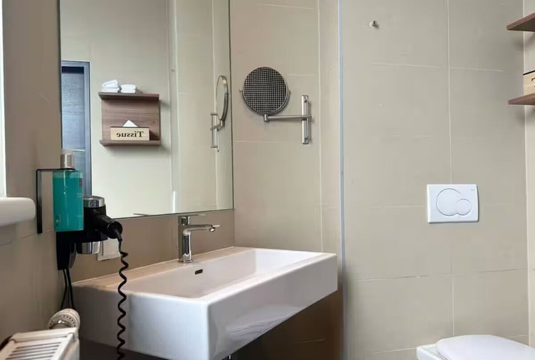 Bathroom 2, Hotel George Vienna, Wien