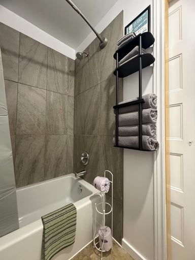 Bathroom 4, Les studios de la mer, Matane
